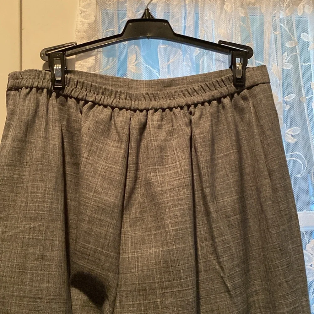 Two piece suit - Picture 8 of 9